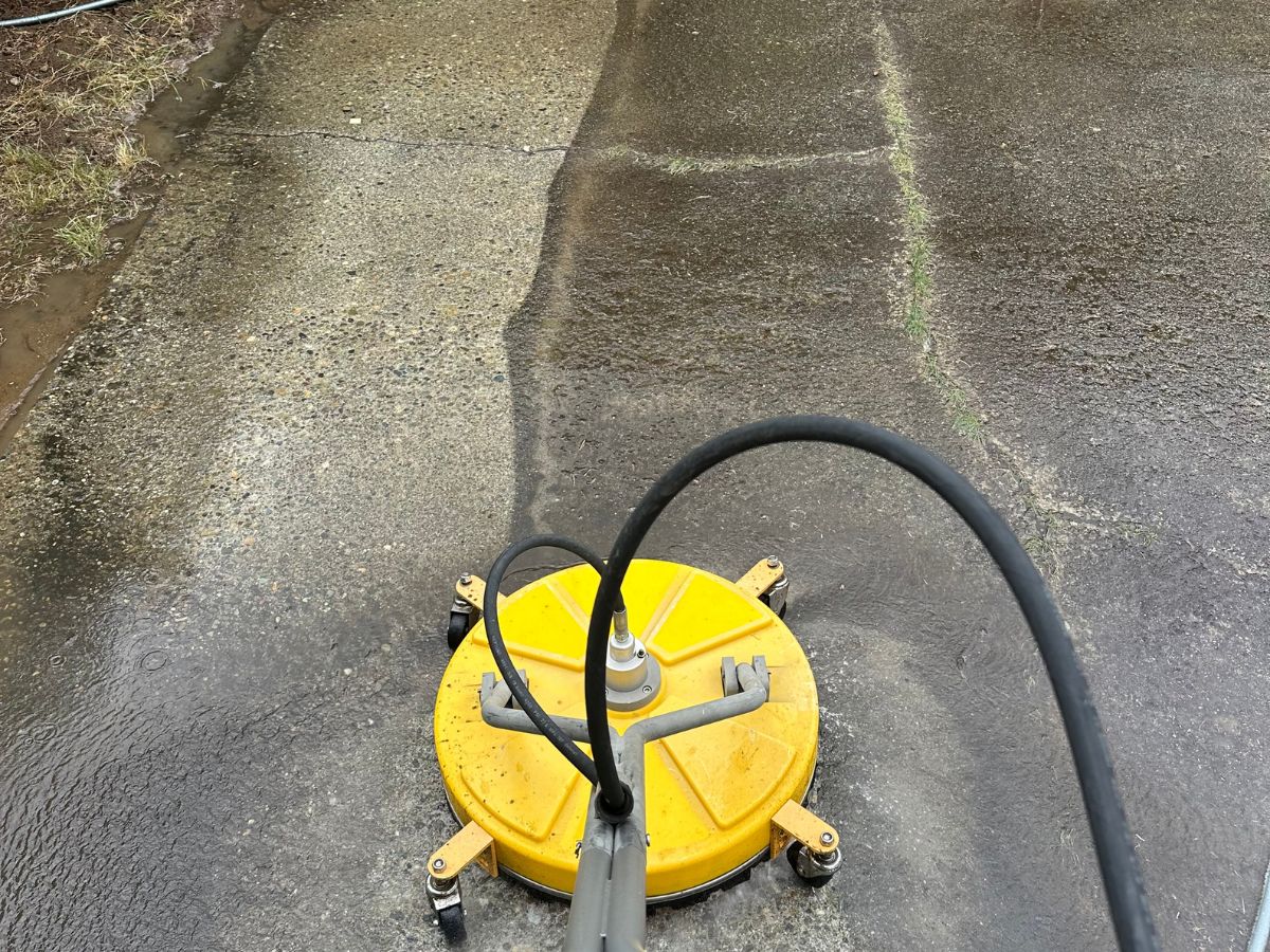 Surface cleaner on a concrete driveway in Kirkland